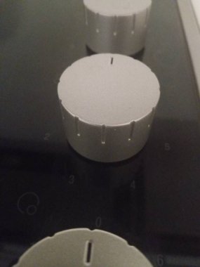 Elektrikli fırının düğmeleri. Yeni teknoloji.