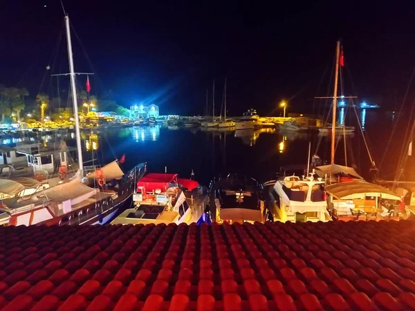 Båtar Synliga Från Taket Nattliga Skott Marmaris Turkiet — Stockfoto