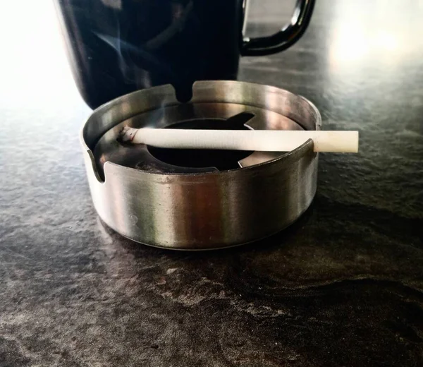 Сигарета Пепельнице — стоковое фото