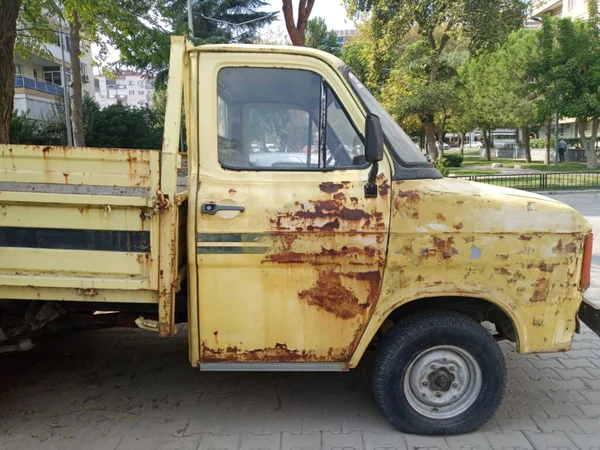 Abandonada Uma Carrinha Velha Sem Matrícula Rusty Caminhão Quebrado — Fotografia de Stock