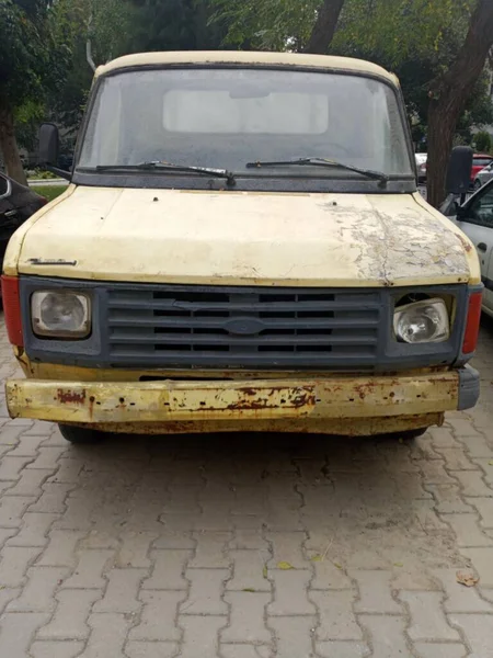 Abandoned Unlicensed Pickup Truck Front Shot — Stock Photo, Image