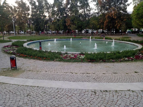 Ask Veyselレクリエーションエリア 装飾プール 公園の美しい景色 ボルノバ イズミル — ストック写真