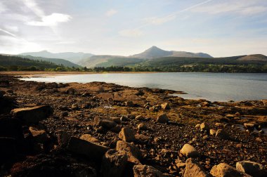 Brodick Körfezi, İskoç Arran Adası 'nda (Arka planda Keçi Yılan Dağı)