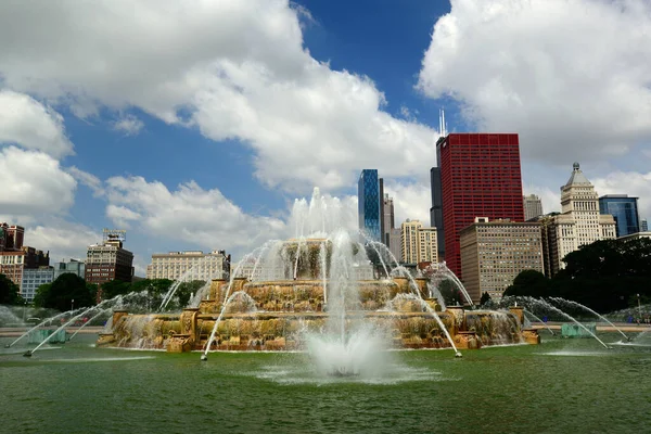 白金汉喷泉 位于芝加哥市中心格兰特公园 — 图库照片
