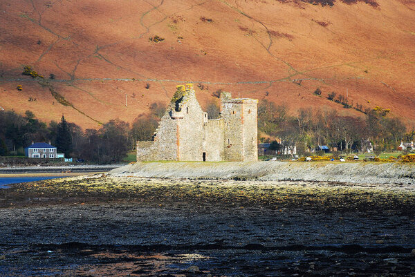 The scenic ruins of Lochranza Castle, on the beautiful Scottish Iceland of Arran