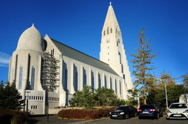 İzlanda, Reykjavik 'in merkezindeki Hallgrimskirkja Kilisesi