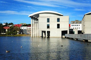 Reykjavik, İzlanda şehir merkezindeki belediye binası.