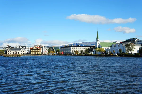 Piękne Jezioro Tjornin Centrum Reykjaviku Islandia — Zdjęcie stockowe