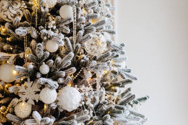 Evde Noel ağacı süslemeleri