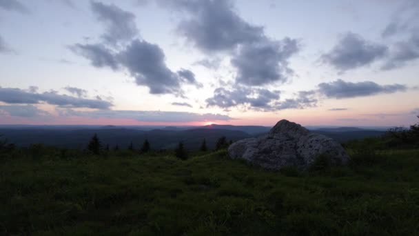 Sun Sets Allegheny Mountains West Virginia Summer Evening Seen Grassy — Stock videók