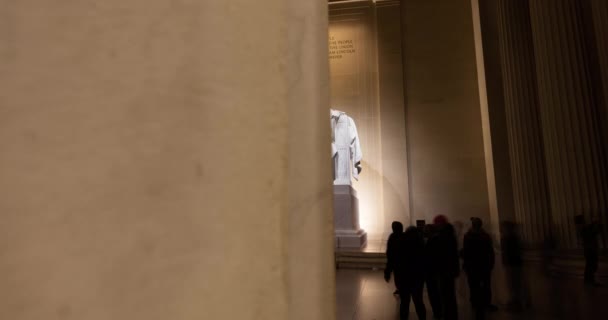Time Lapse Tourists Visiting Lincoln Memorial Washington Camera Tracks Rightward — Stok Video