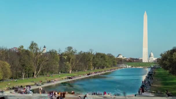 Tourists Flock Lincoln Memorial Reflecting Pool Time Lapse Washington Monument — Stockvideo