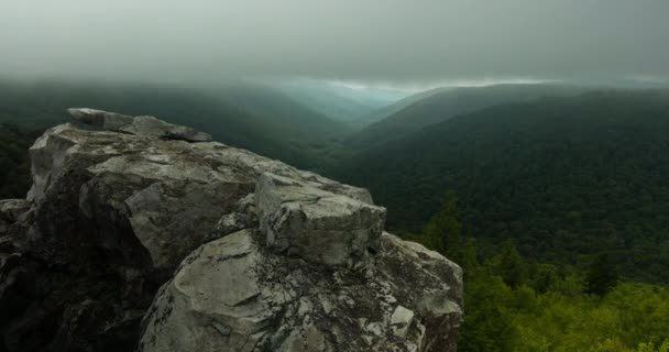 Time Lapse Low Clouds Sweeping Red Creek Valley Seen Rohrbaugh — ストック動画