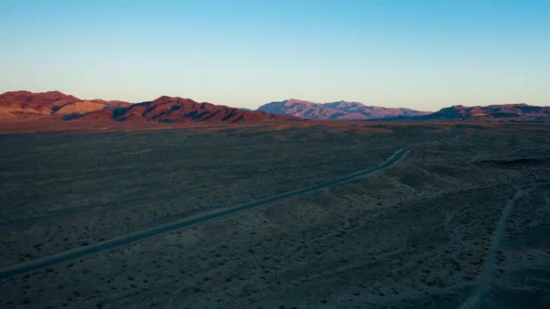 Aerial Hyper Lapse Evening Light Illuminating Kingston Peak Desert East — Stockvideo