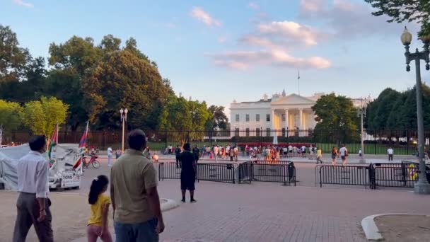 Turisté Procházejí Lafayette Square Směrem Bílému Domu Washingtonu Letního Večera — Stock video