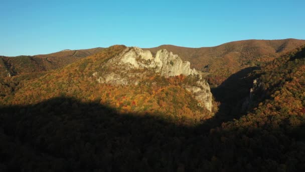 Seneca Rocks Ikonická Skalní Formace Západní Virginii Viděná Podzimního Dne — Stock video