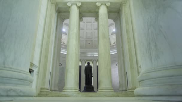 Detrás Columnas Mármol Dentro Del Monumento Jefferson Estatua Thomas Jefferson — Vídeo de stock