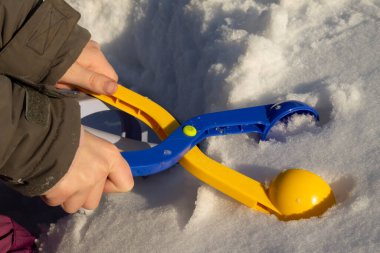 child playing the snow