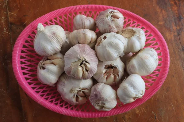 Bunch Garlic Pink Basket Vitamin Healthy Food Spice Image Spicy — Zdjęcie stockowe