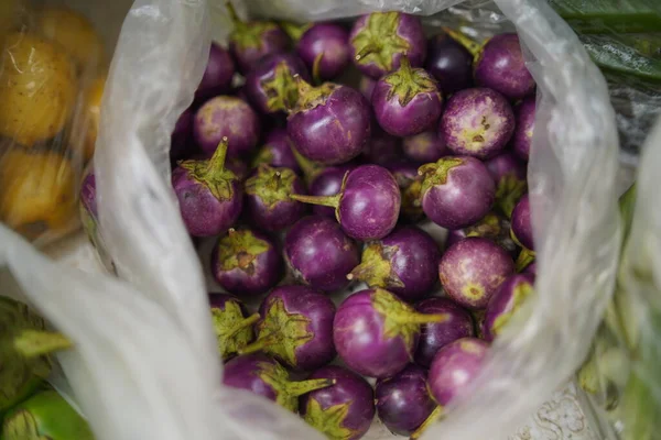 Purple Eggplant Mini Plastic Traditional Market — Stockfoto