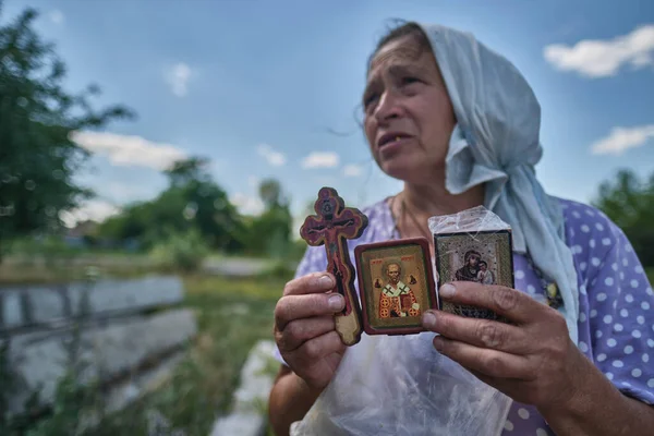 Tsirkuny Kharkivska Oblast July 2022 Village Woman Praying Peace Village — Fotografie, imagine de stoc