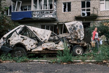 Izyum, Harkiv Oblastı, Ukrayna. Rus işgalinden sonra. Elektrik yok, su yok, ısıtma yok, mobil iletişim yok. 16 Eylül 2022