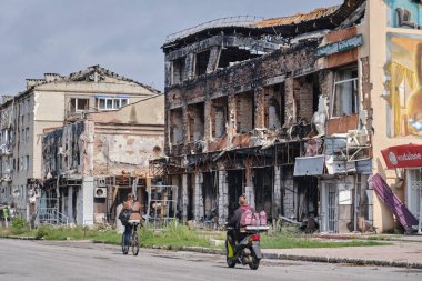 Izyum, Harkiv Oblastı, Ukrayna. Rus işgalinden sonra. Elektrik yok, su yok, ısıtma yok, mobil iletişim yok. 16 Eylül 2022