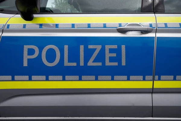 Typisches Polizeifahrzeug Deutschland Mit Blauer Schrift Übersetzung Polizei — Stockfoto