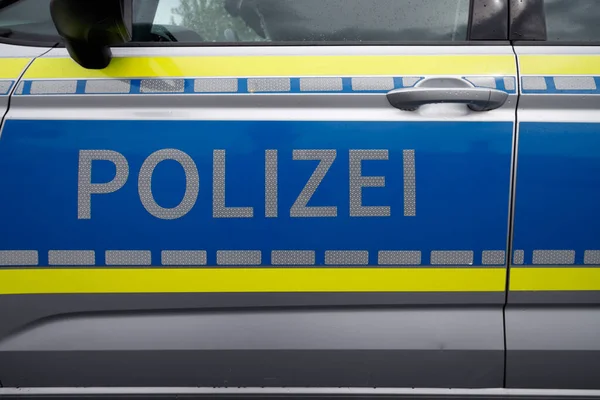 Vehículo Policial Típico Alemania Con Letras Azules Traducción Polizei —  Fotos de Stock