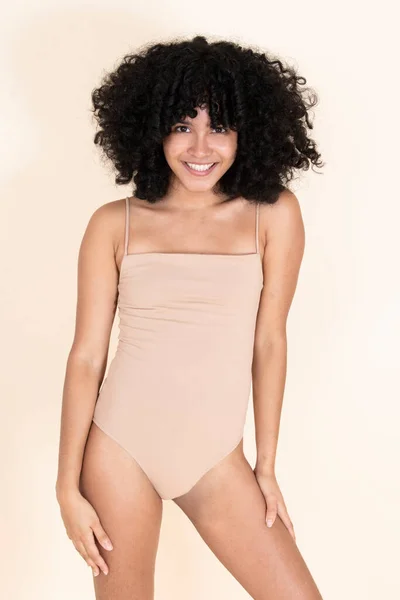 Latina Girl Afro Hair Dressed Bodysuit Smiling Showing Her Body — Stock fotografie