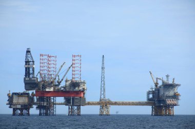 Deniz aşırı petrol platformu, Ekofisk, Norveç, bulutlu arka plan