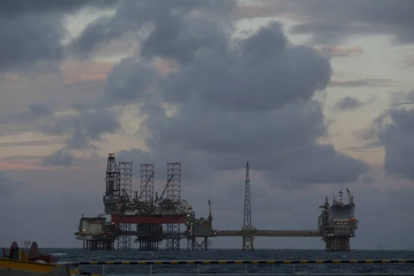 Oil Rig Offshore Ekofisk Norway Cloudy Background — Stockfoto