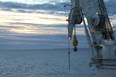 Denizde bir balıkçı teknesi