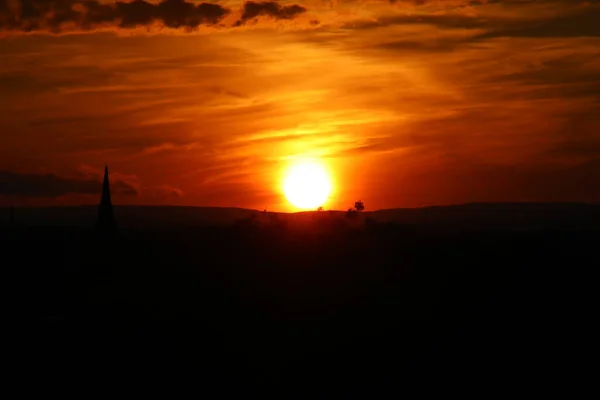 Denizin üzerinde güzel bir gün batımı