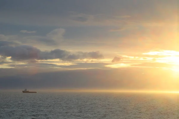 Güneşsiz ve bulutsuz gün batımı