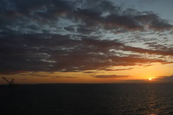 Güneşsiz ve bulutsuz gün batımı