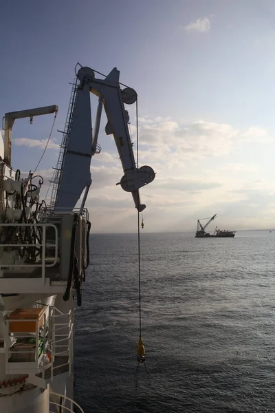 Denizde petrol tankeri pompası