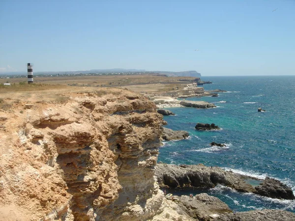 Bela Paisagem Penhasco Com Farol Ondas Mar Fundo — Fotografia de Stock