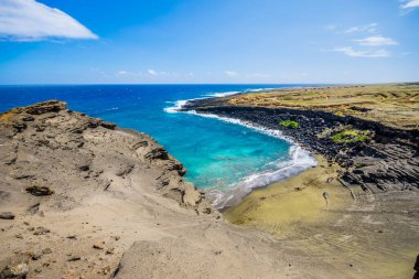 Hawaii Green sand beach (Papaklea) the must-see beach of Big Island