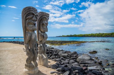 Hawaiian style wood carving Puuhonua O Hnaunau National Historical Park, Big Island, Hawaii