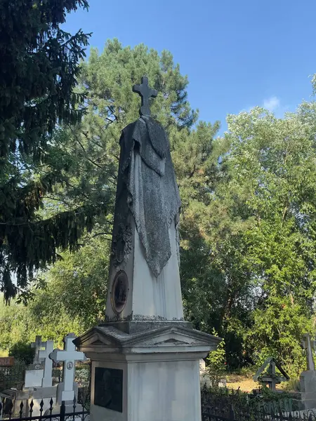 Strano Monumento Funebre Che Sembra Corpo Con Croce Invece Della — Foto Stock