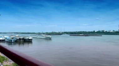 Tuna üzerinde lüks bir yolcu gemisi