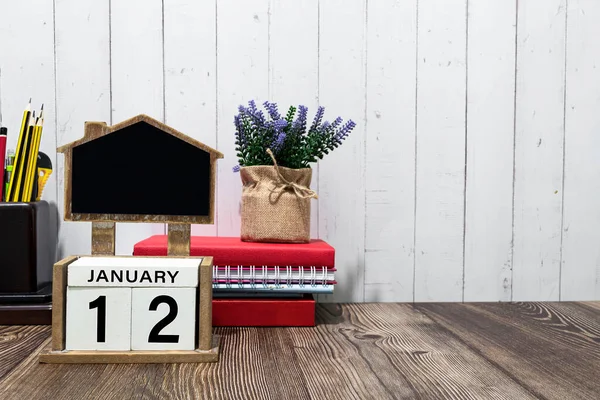 Enero Texto Fecha Del Calendario Bloque Madera Blanca Con Papelería — Foto de Stock