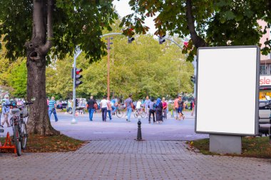 Sokaktaki ilan panosu