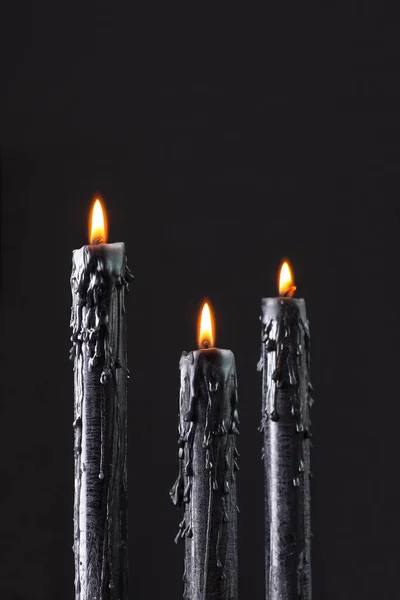 Dos velas negras ardiendo por la Foto de stock 1688704228