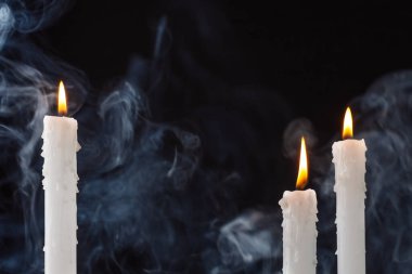 Mumlarla dolu esrarengiz Cadılar Bayramı geçmişi. Cadılar Bayramı tebrik kartı.