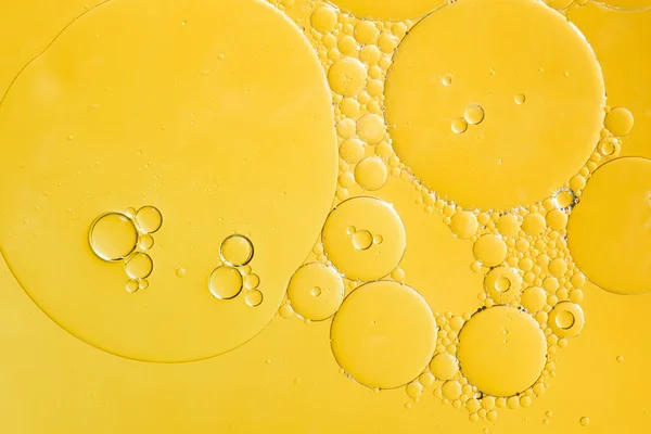 Goldgelbe Abstrakte Ölblasen Oder Gesicht Serum Hintergrund Makrofotografie Von Und — Stockfoto