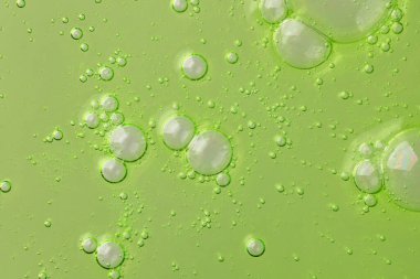 Şeffaf jel dokusu. Cilt bakımı için nemlendirici güzellik ürünü. Vücut bakımı için losyon.