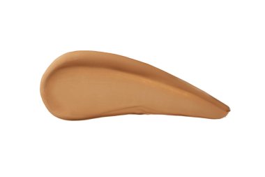 Sıvı fondöten lekesi beyaz arkaplanda izole edilmiş. Tasarımınız için bej rengi sıvı temel.