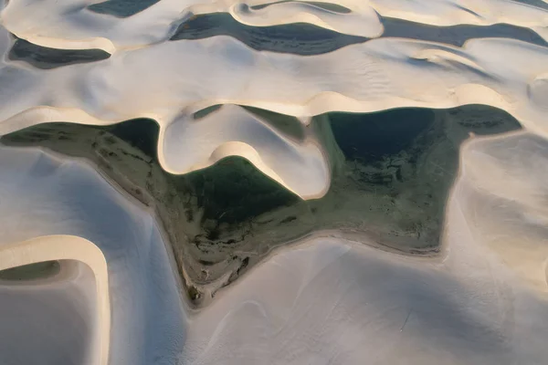 Dunes Sable Blanc Parmi Les Lacs Avec Eau Bleue Vue — Photo